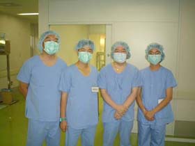 左から私、Dr.Hung、木下教授、Dr.Diem