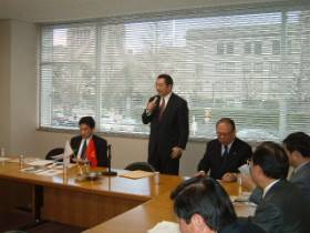 議員友好連盟の総会にて講演の様子